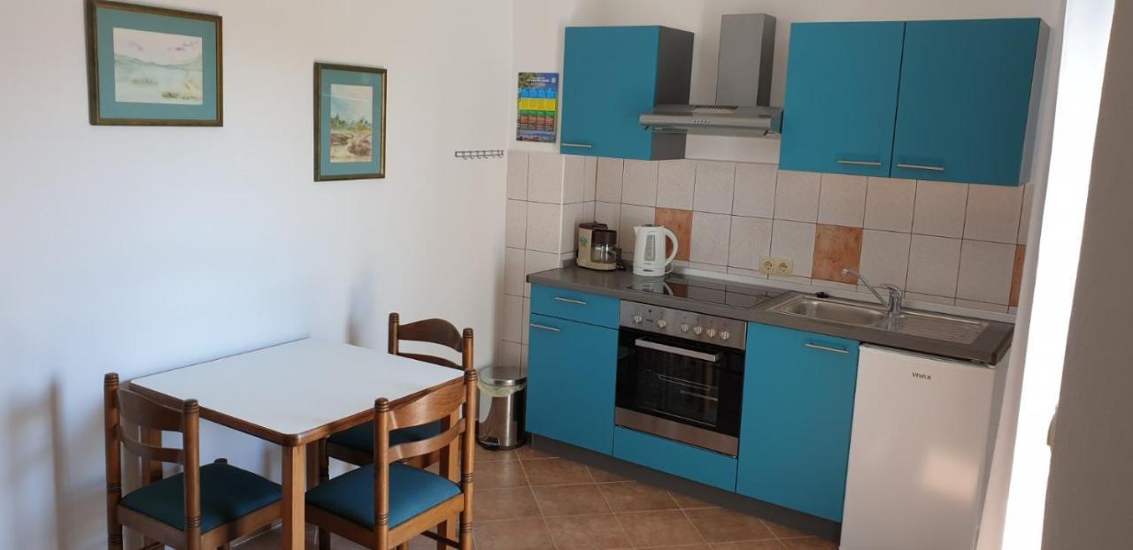 Apartment Roglic Rab Town Exterior photo