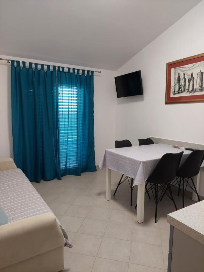 Apartment Roglic Rab Town Exterior photo