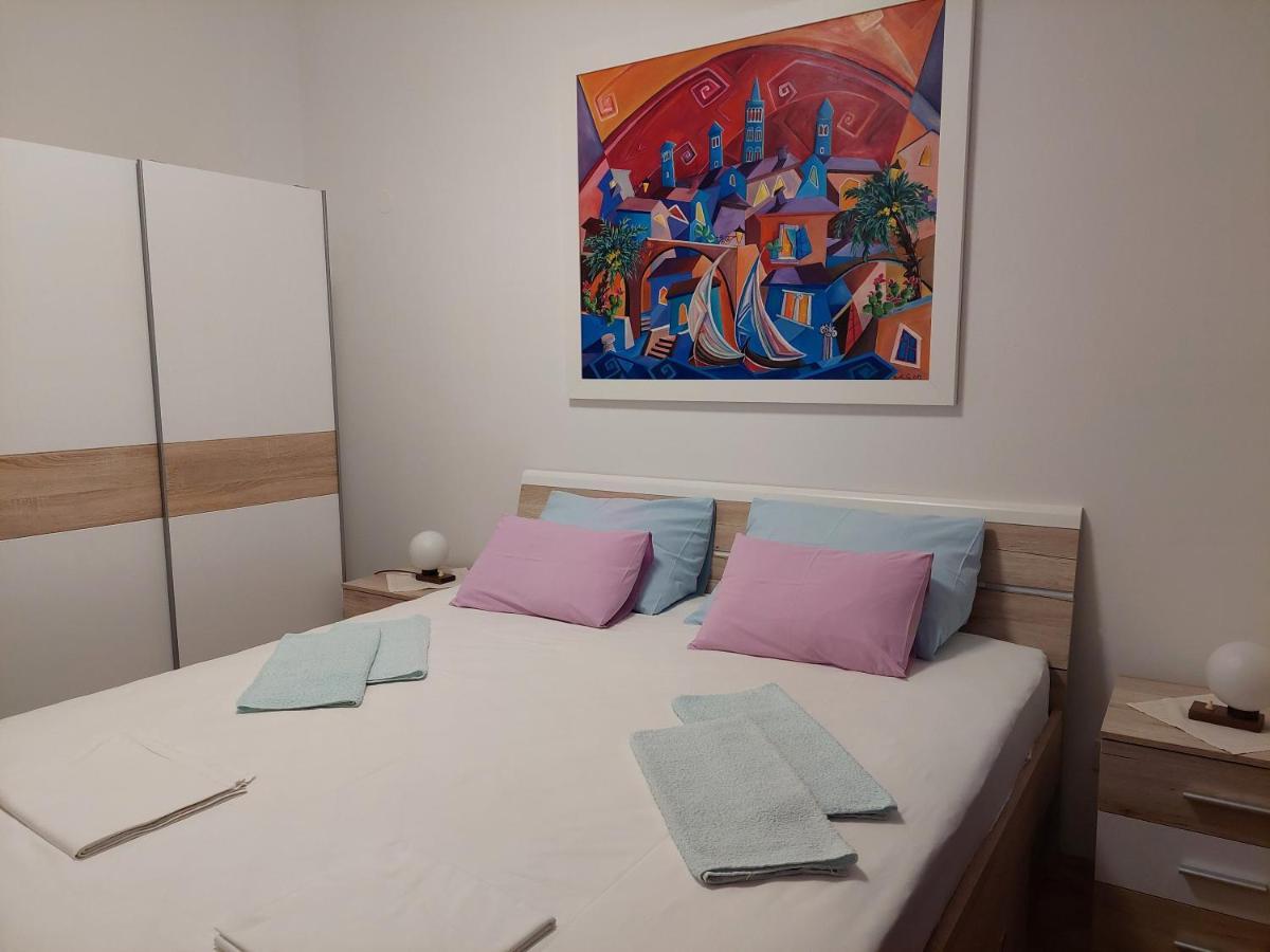 Apartment Roglic Rab Town Exterior photo