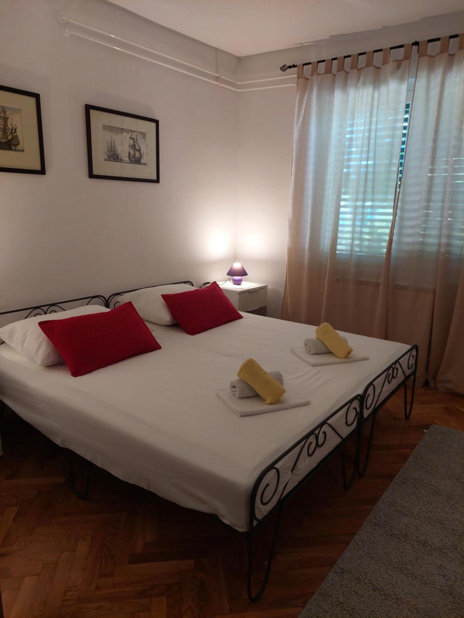 Apartment Roglic Rab Town Exterior photo